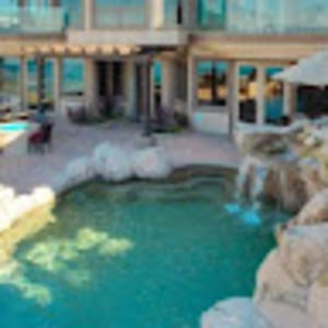 Meet your Posher, Elishia